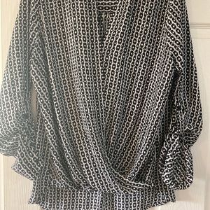 Black and white patterned blouse never worn size L